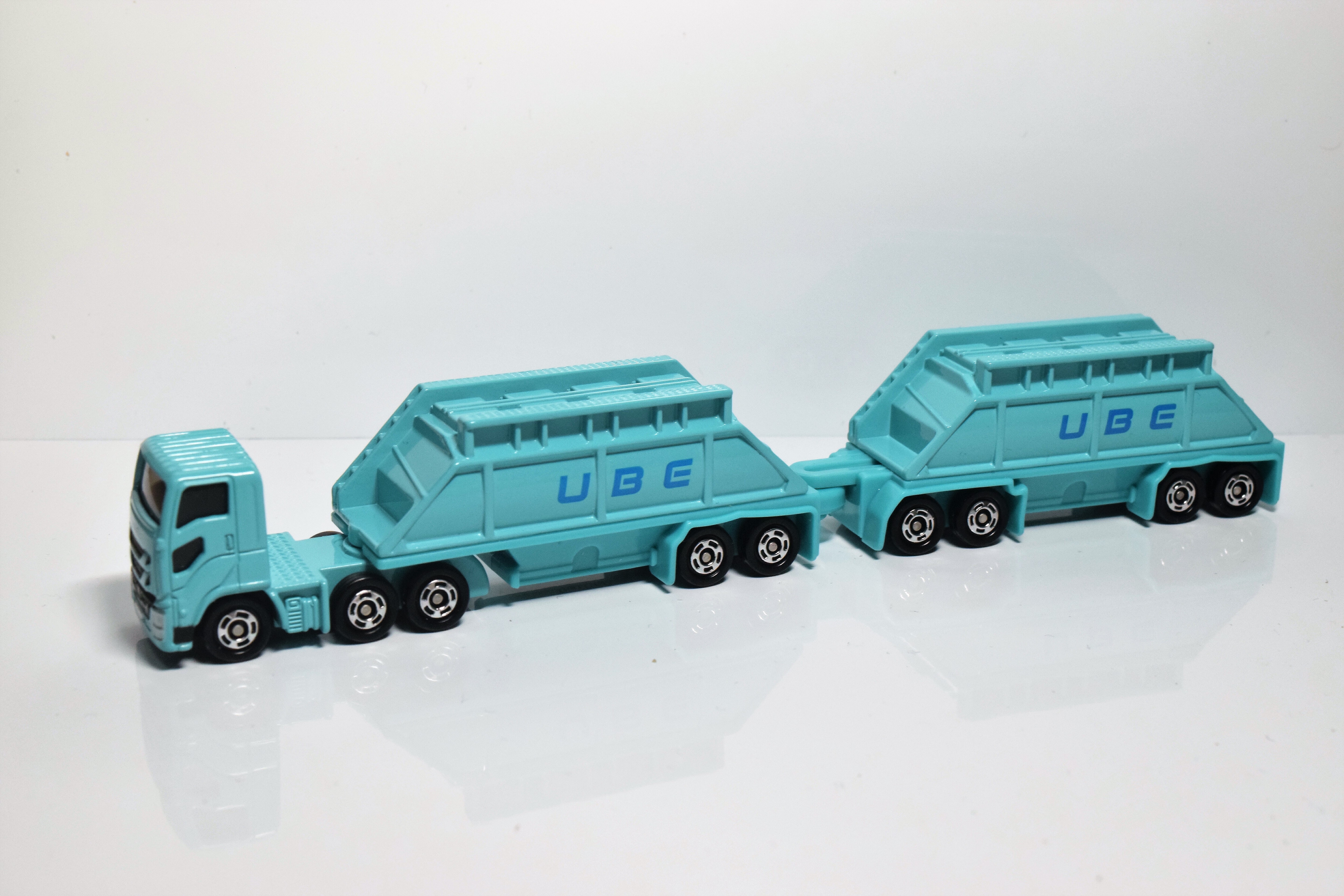 トミカ2020年9月の新車 ロングトミカ No.129 宇部興産 ダブルス