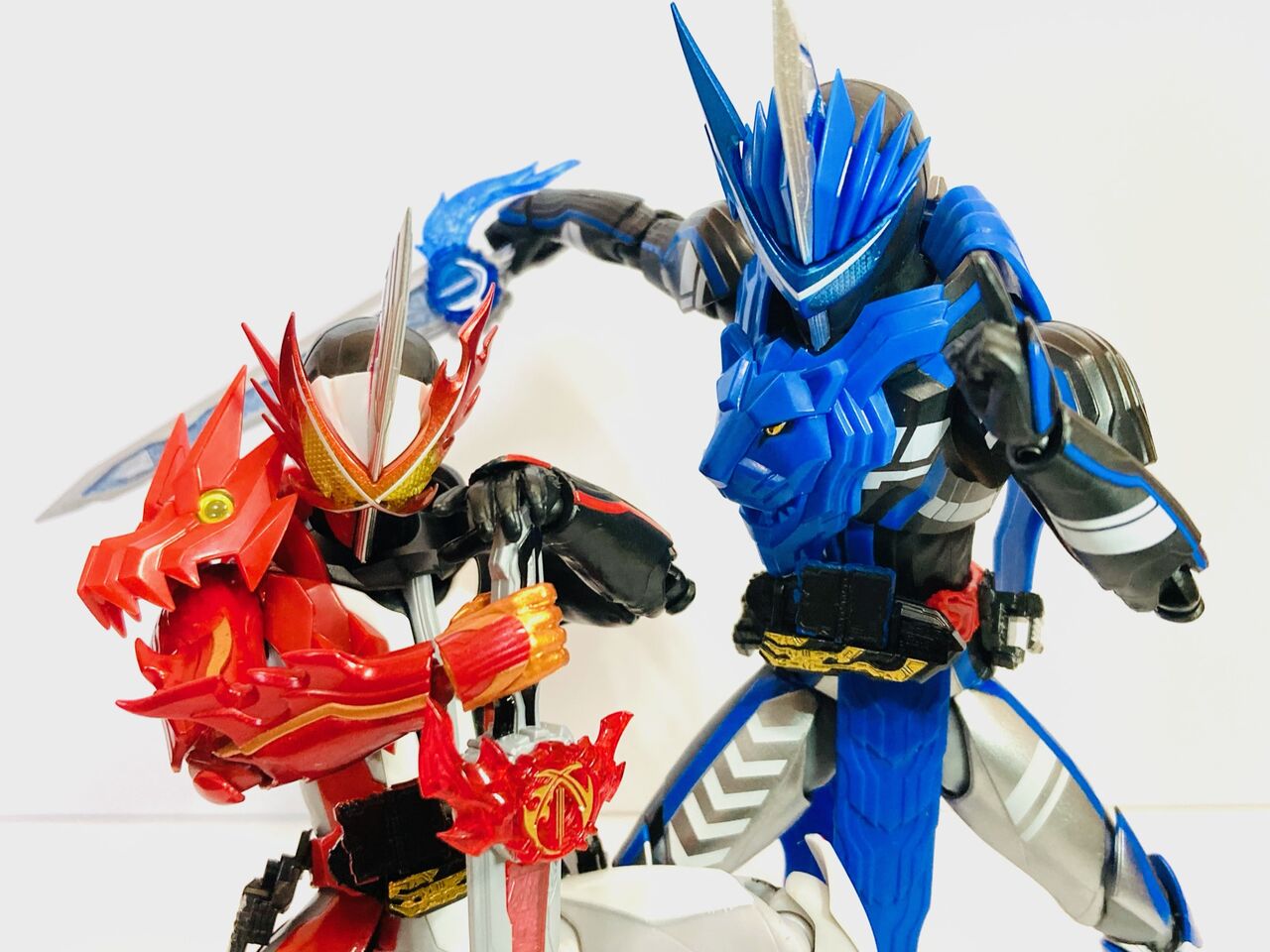 S.H.Figuarts 仮面ライダークロスセイバー + 聖剣10本セット レビュー