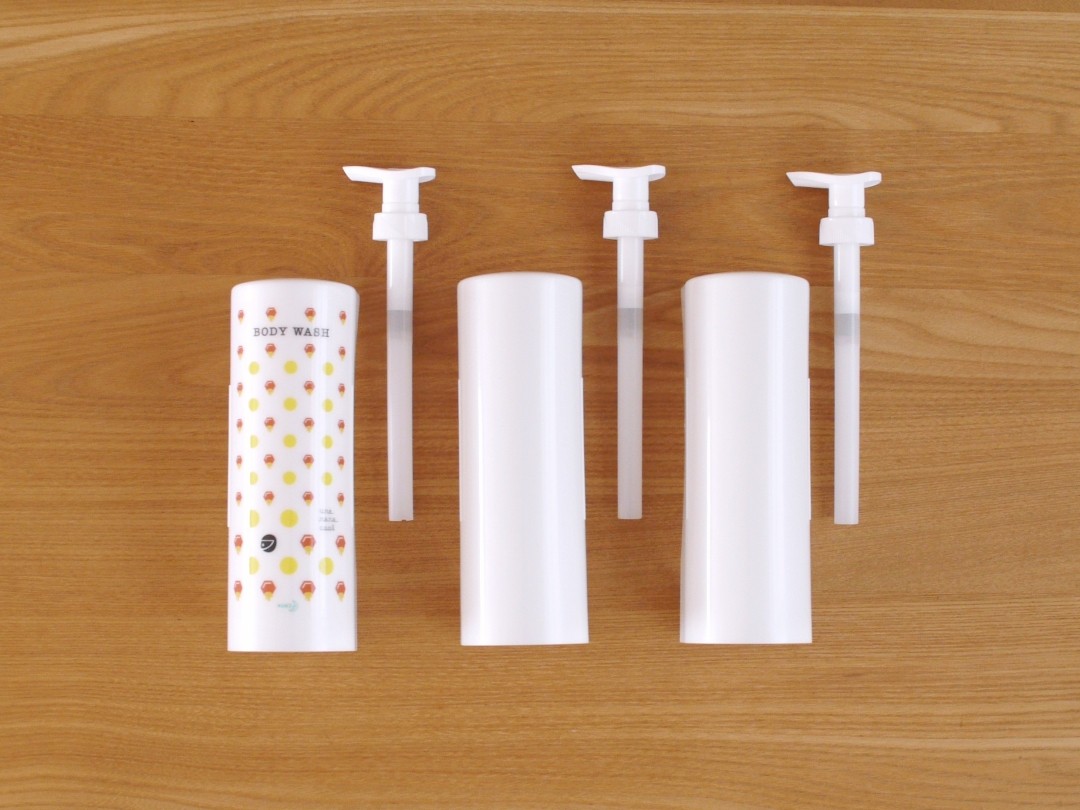 浴室ボトルに新発想！詰め替えストレスなしの真っ白スマートホルダー