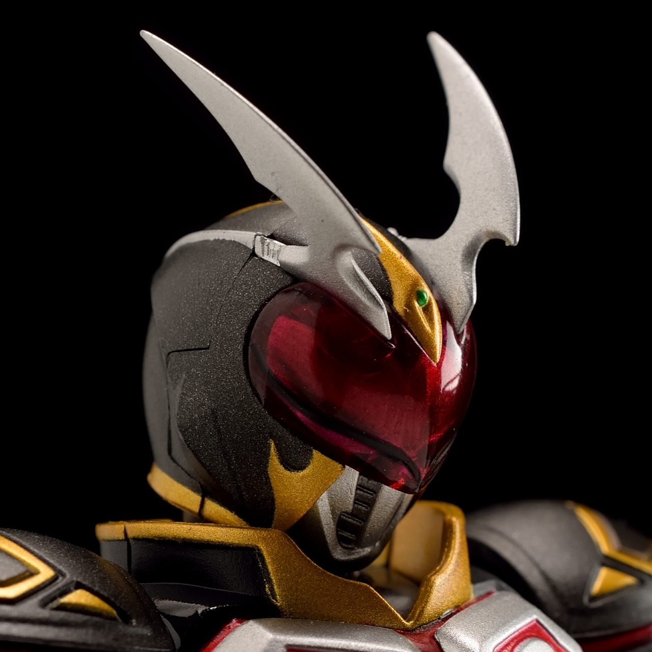 バンダイ S.H.フィギュアーツ 仮面ライダーカリス レビュー : きんけつ