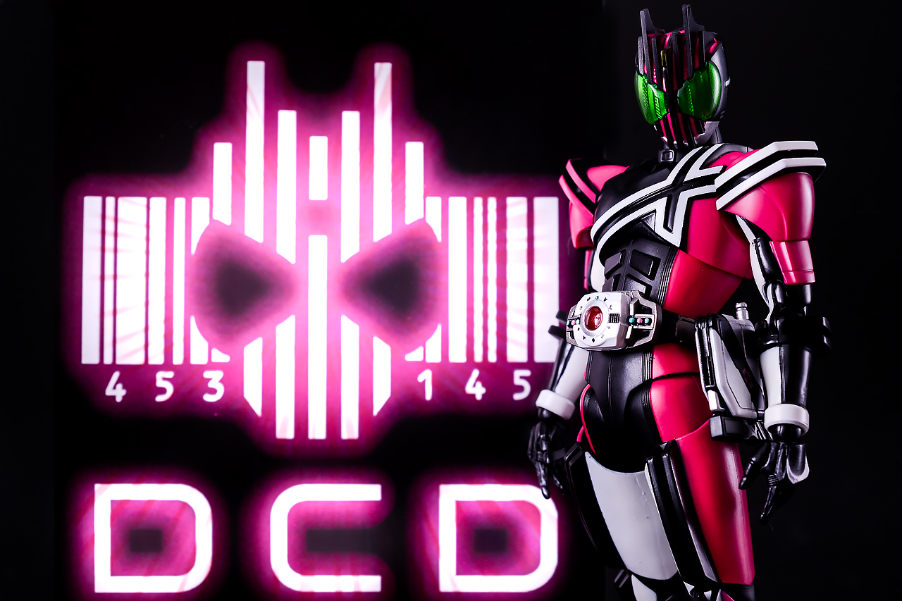 バンダイ S.H.フィギュアーツ (真骨彫製法) 仮面ライダーディケイド