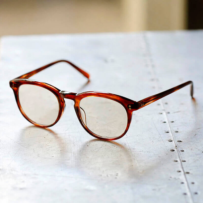 ジョン・レノンが愛用した伝説の眼鏡「メイフェア」が白山眼鏡店から