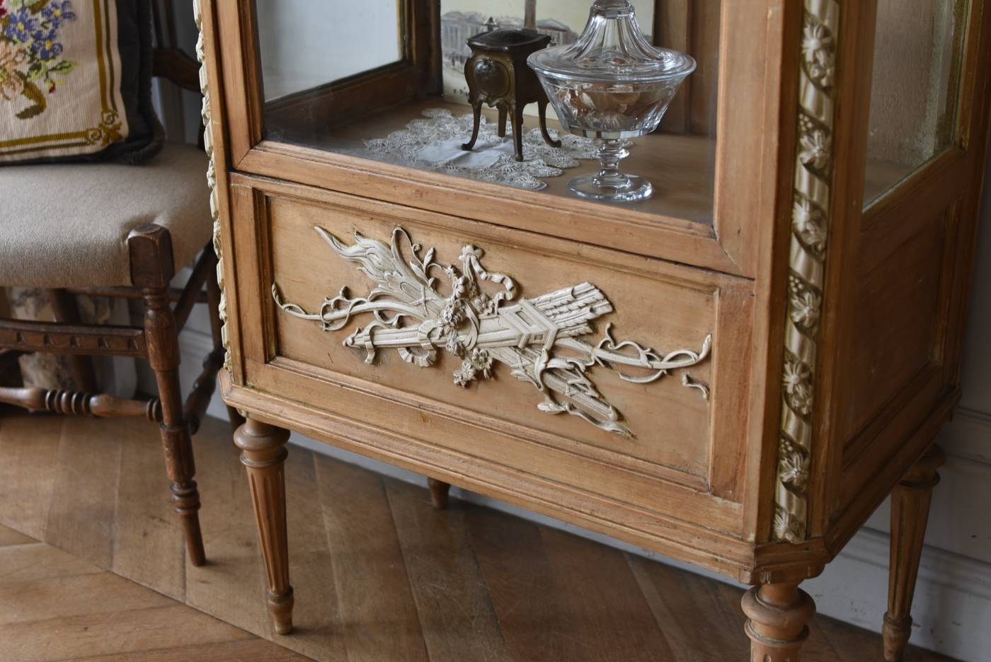 アンティーク3面ガラスキャビネット.9 フランスアンティーク家具