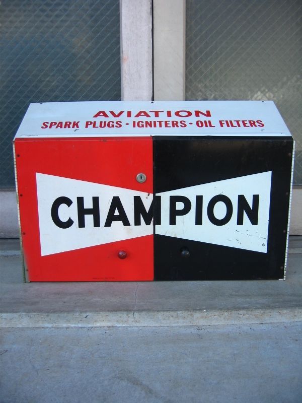 1950'S 60'S CHAMPION SPARK PLUGS メタルキャビネット 鍵付き