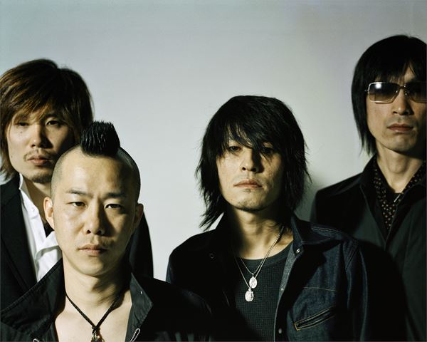 SKE48伊藤実希と岡本彩夏、夏の暑い日にずぶ濡れ - ぴあ音楽