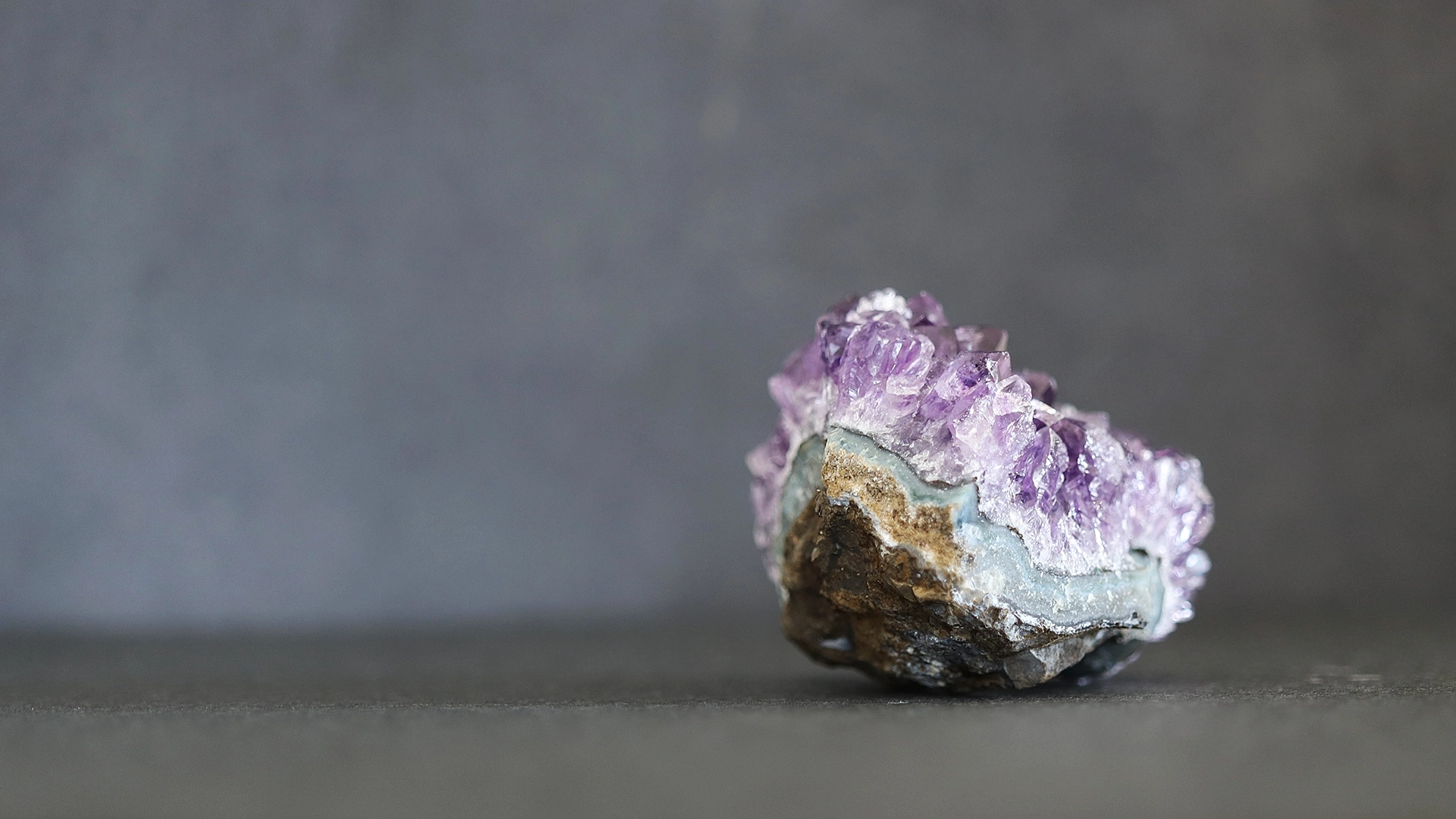 A）パワーストーン半貴石『奇跡の光を宿すスパイラルワンド』