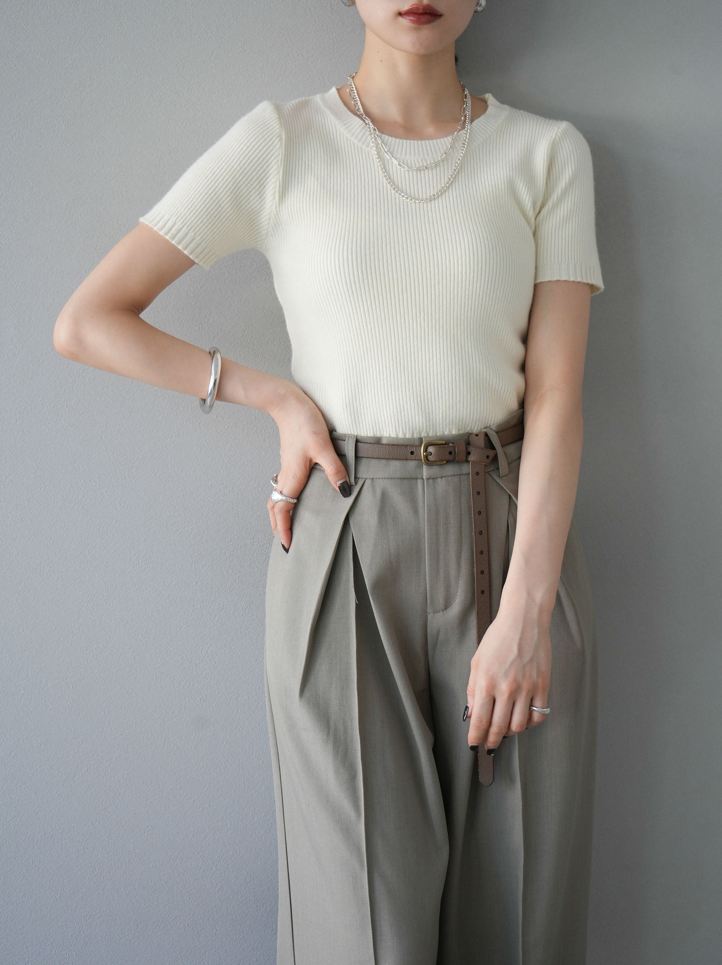 予約]バックホールハーフスリーブリブニットトップス/アイボリー – Lumier