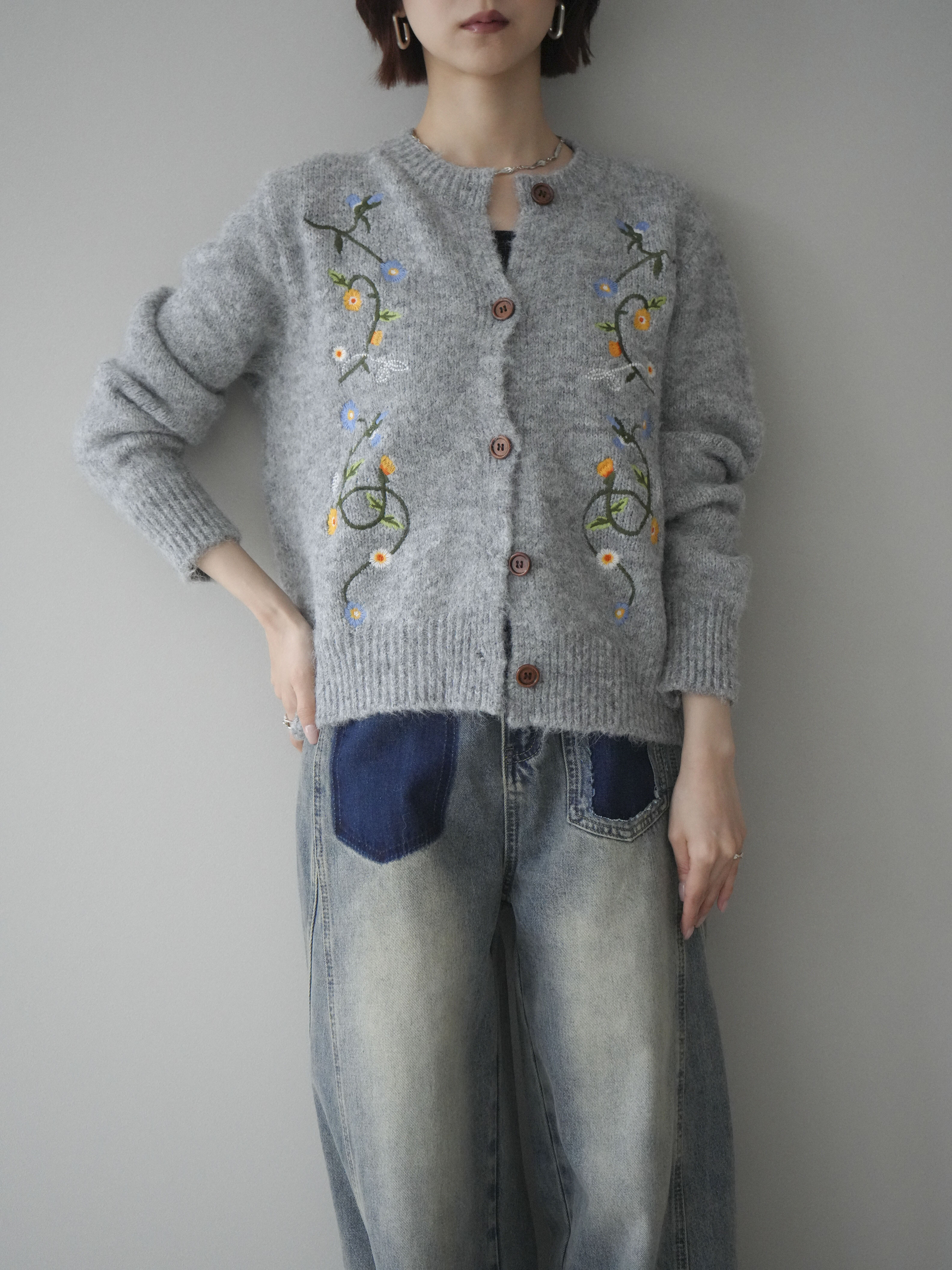 予約]フラワー刺繍ニットカーディガン/gray – Lumier