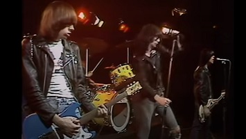 歌詞和訳＞Sheena Is A Punk Rocker (シーナはパンクロッカー