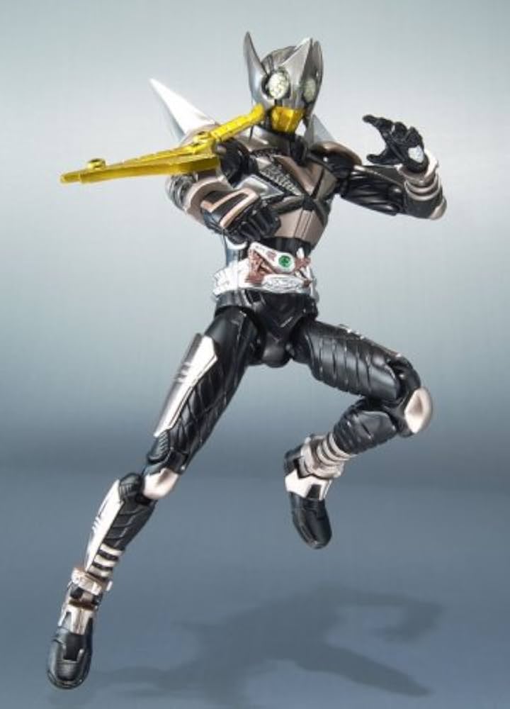 Amazon.com: Masked Rider Kabuto Punch Hopper S.H. Figuarts : Toys