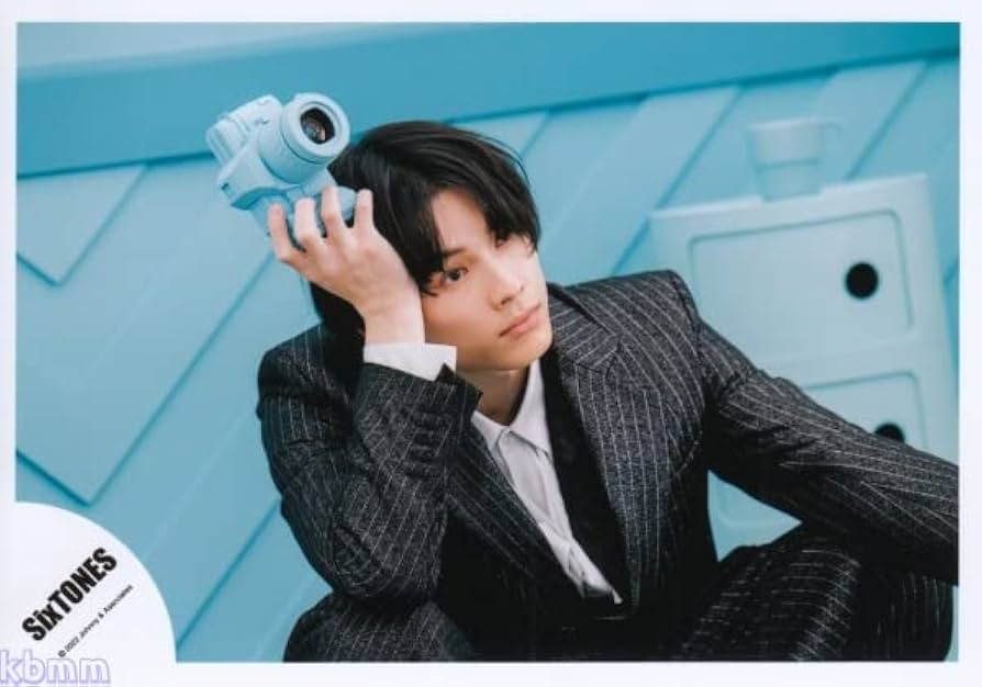 Amazon.co.jp: Six TONES 公式 生 写真（松村北斗）ST00703 : おもちゃ