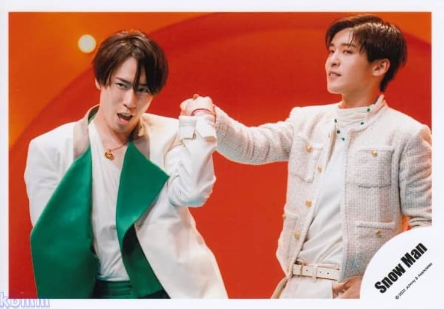 Amazon.co.jp: Snow Man 公式 生 写真（宮舘涼太・目黒蓮）SM01678