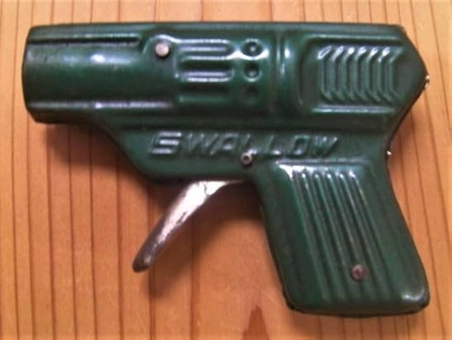 Amazon | 昭和30年代の駄菓子屋駄玩具ブリキのピストルSWALLOW水鉄砲