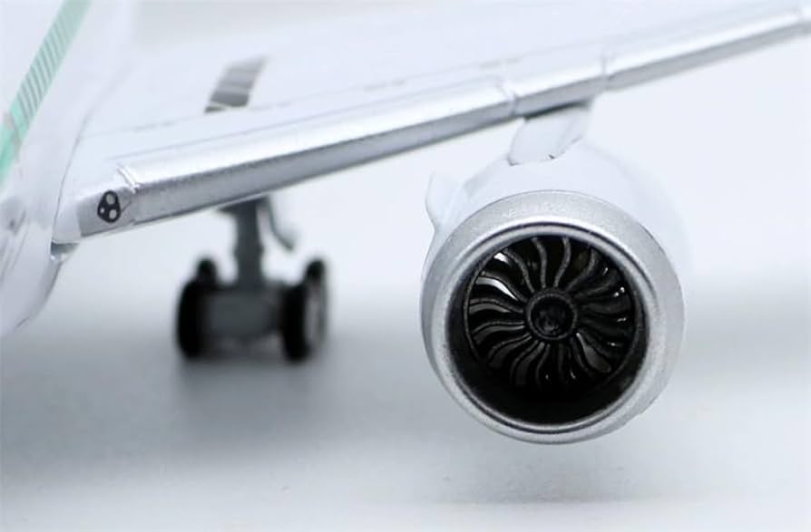 Amazon.com: ACE HOBBY JC Wings ZipAir for Boeing B787-8 JA825J 1