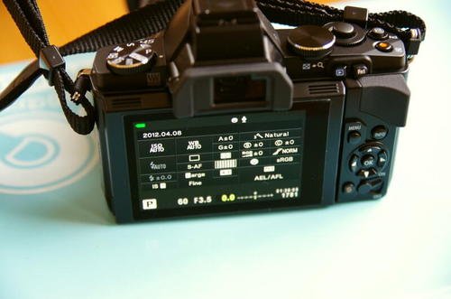 Amazon | OLYMPUS ミラーレス一眼 OM-D E-M5 ダブルズームキット