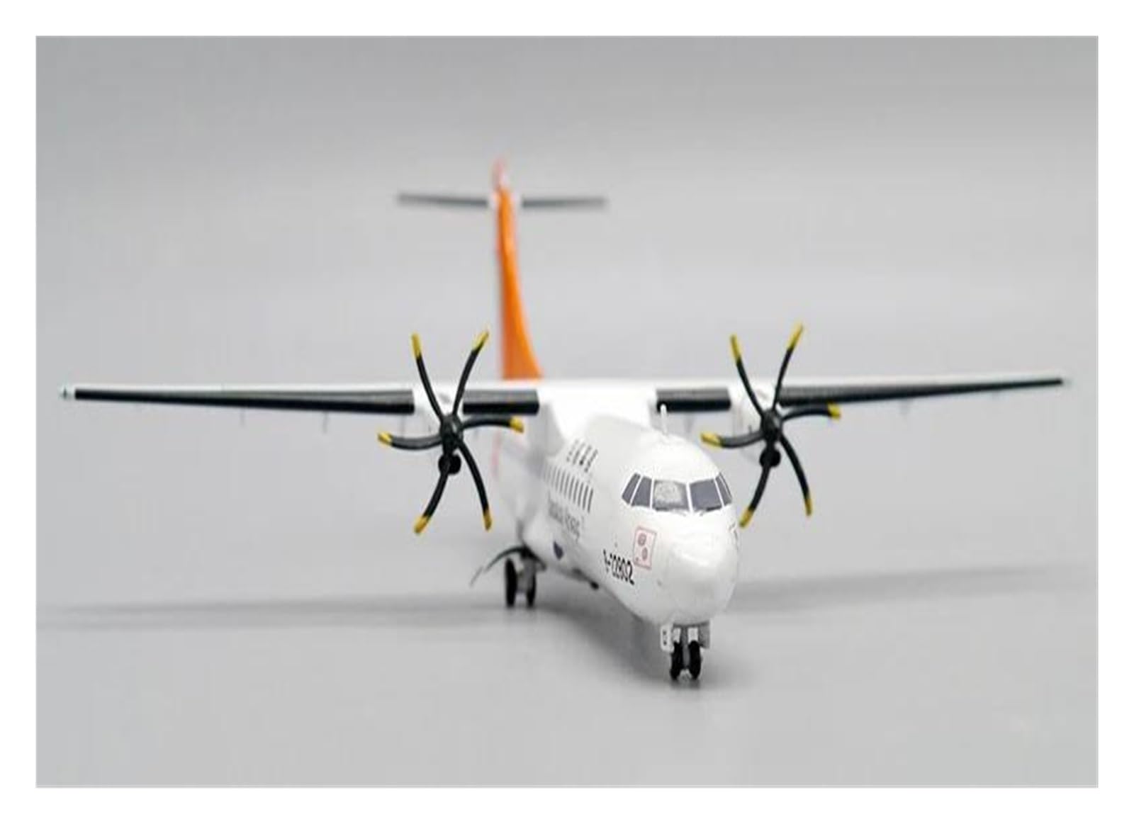 Amazon.co.jp: 航空機 トランスアジア航空 ATR 72-500 B メル 22802