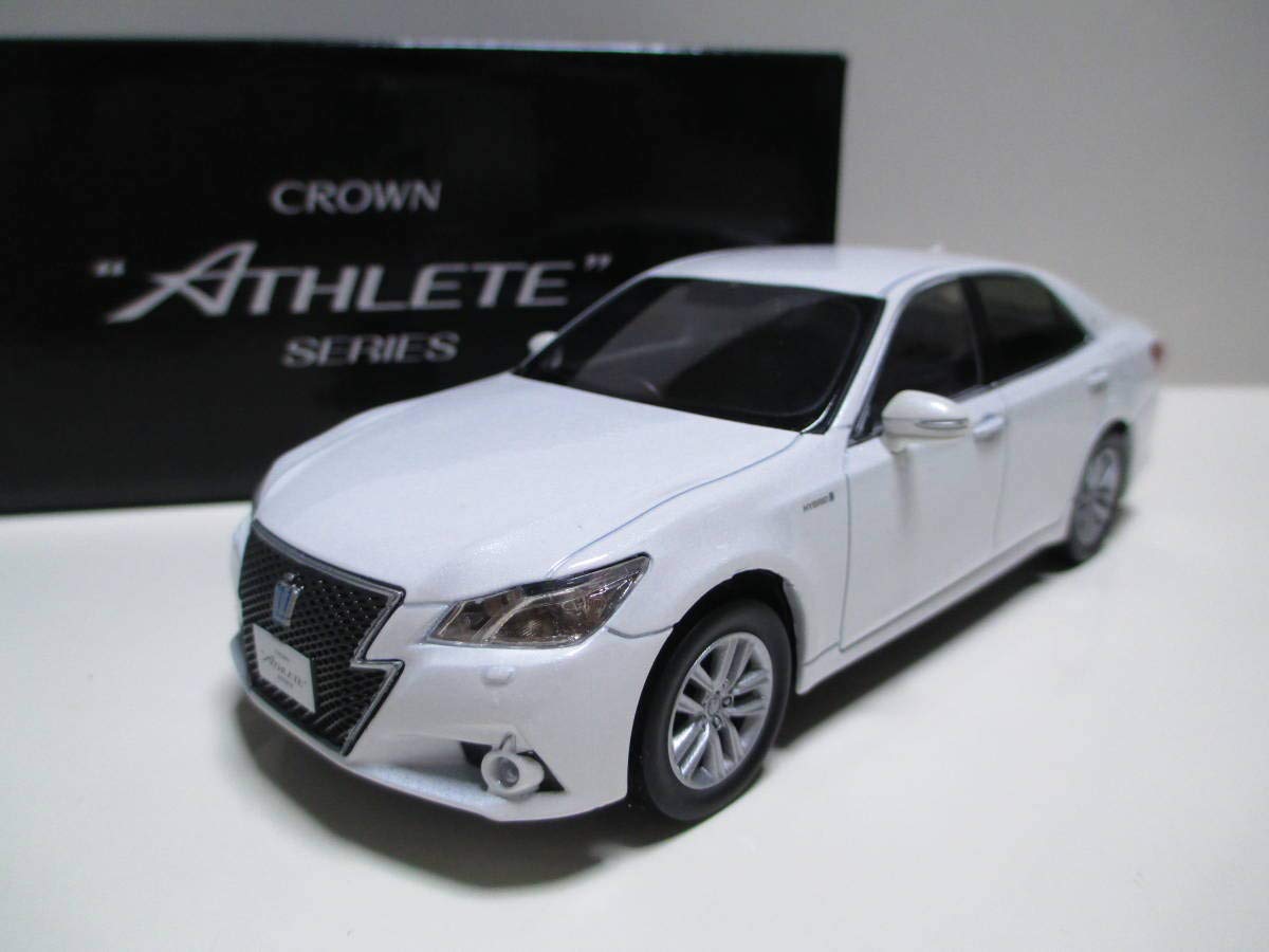 Amazon.co.jp: 1/30 トヨタ クラウンアスリート ハイブリッド 210系