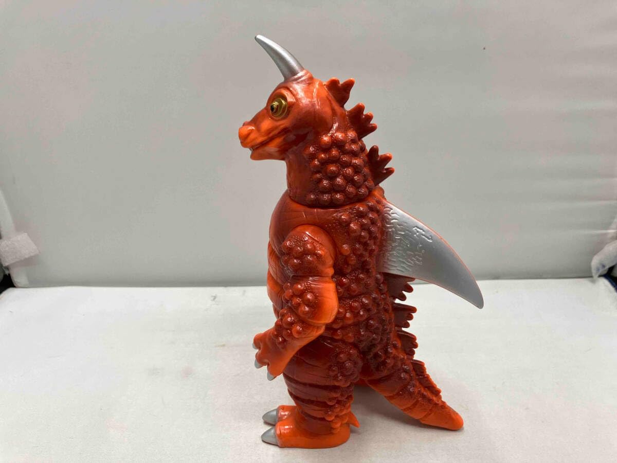 Amazon.co.jp: 怪獣郷 双子怪獣レッドギラス ソフビ : おもちゃ