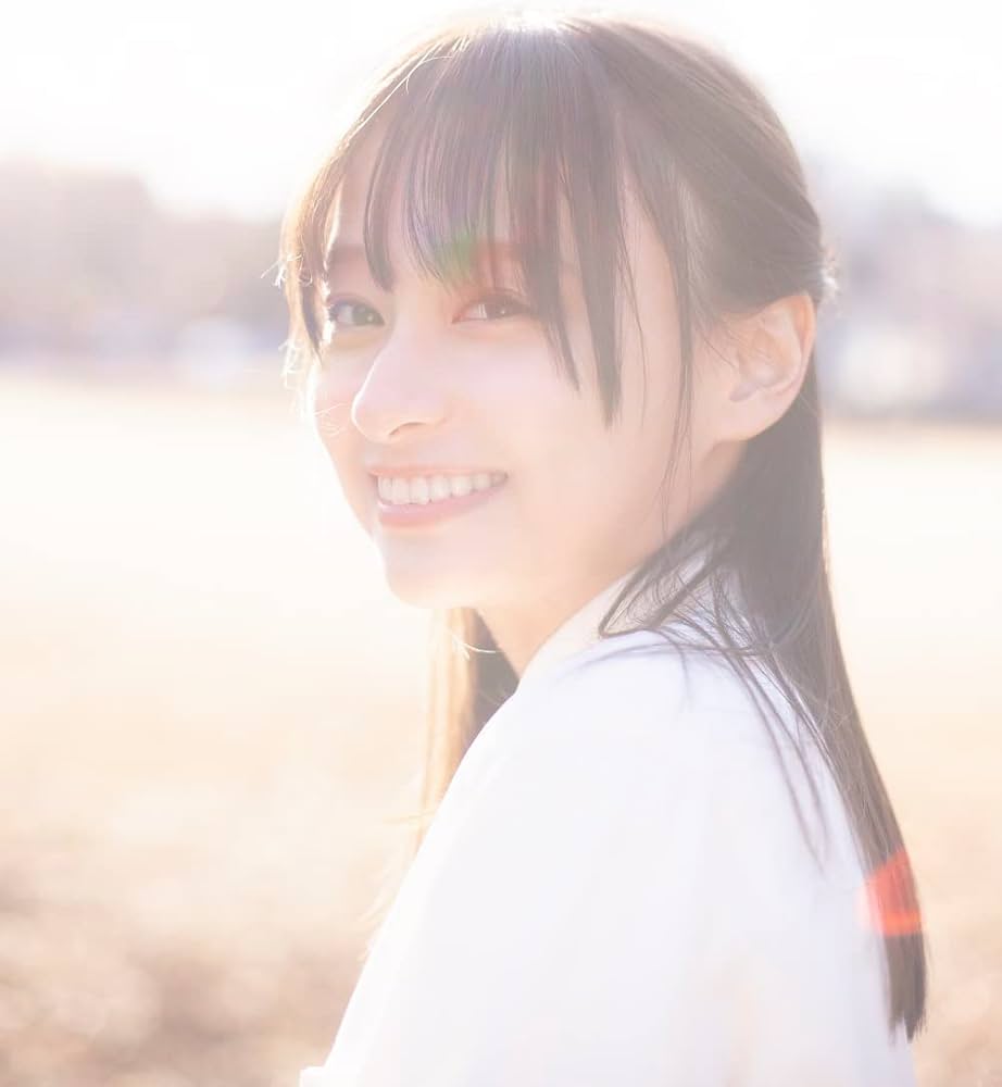 日向坂46 影山優佳1st写真集「知らないことだらけ」 | 影山 優佳, 新津