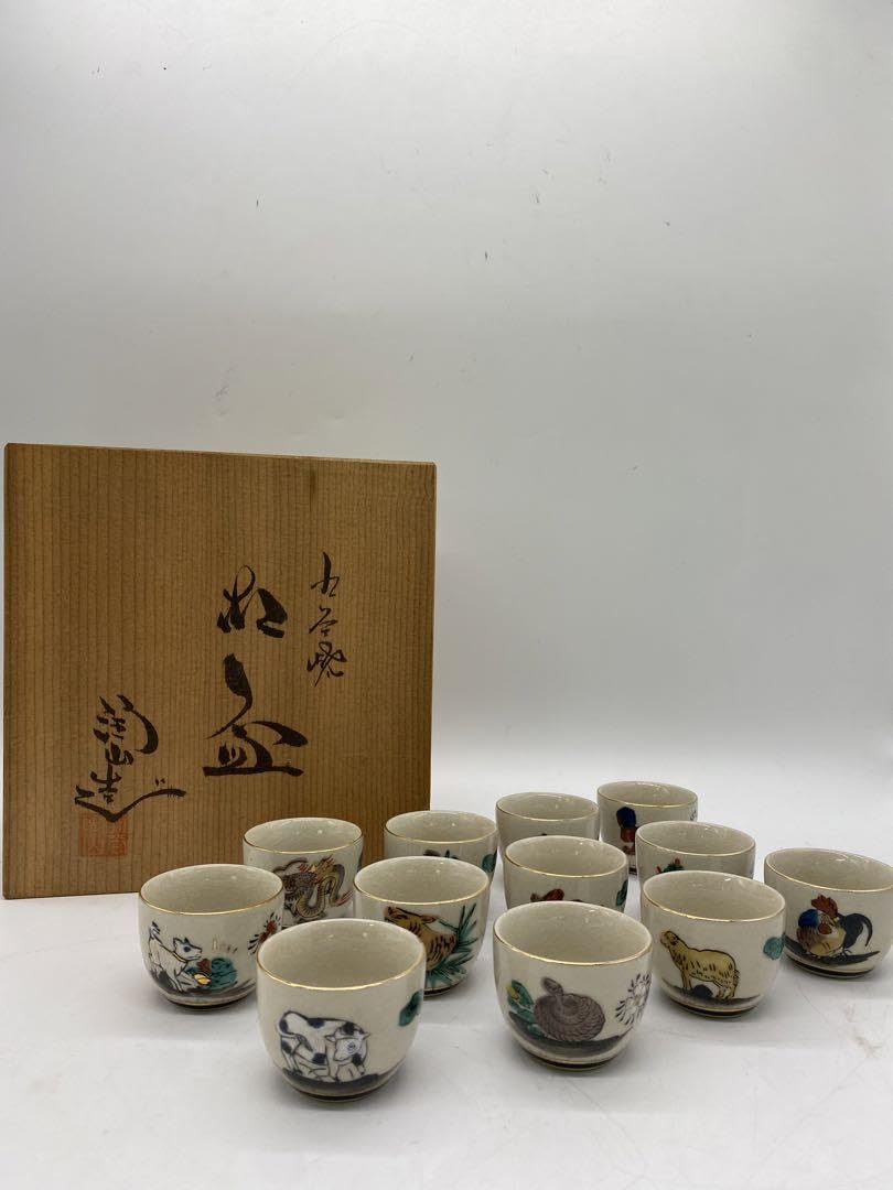 Amazon.co.jp: 九谷焼 陶山 組盃 盃 お猪口 干支 12客セット 色絵 木箱