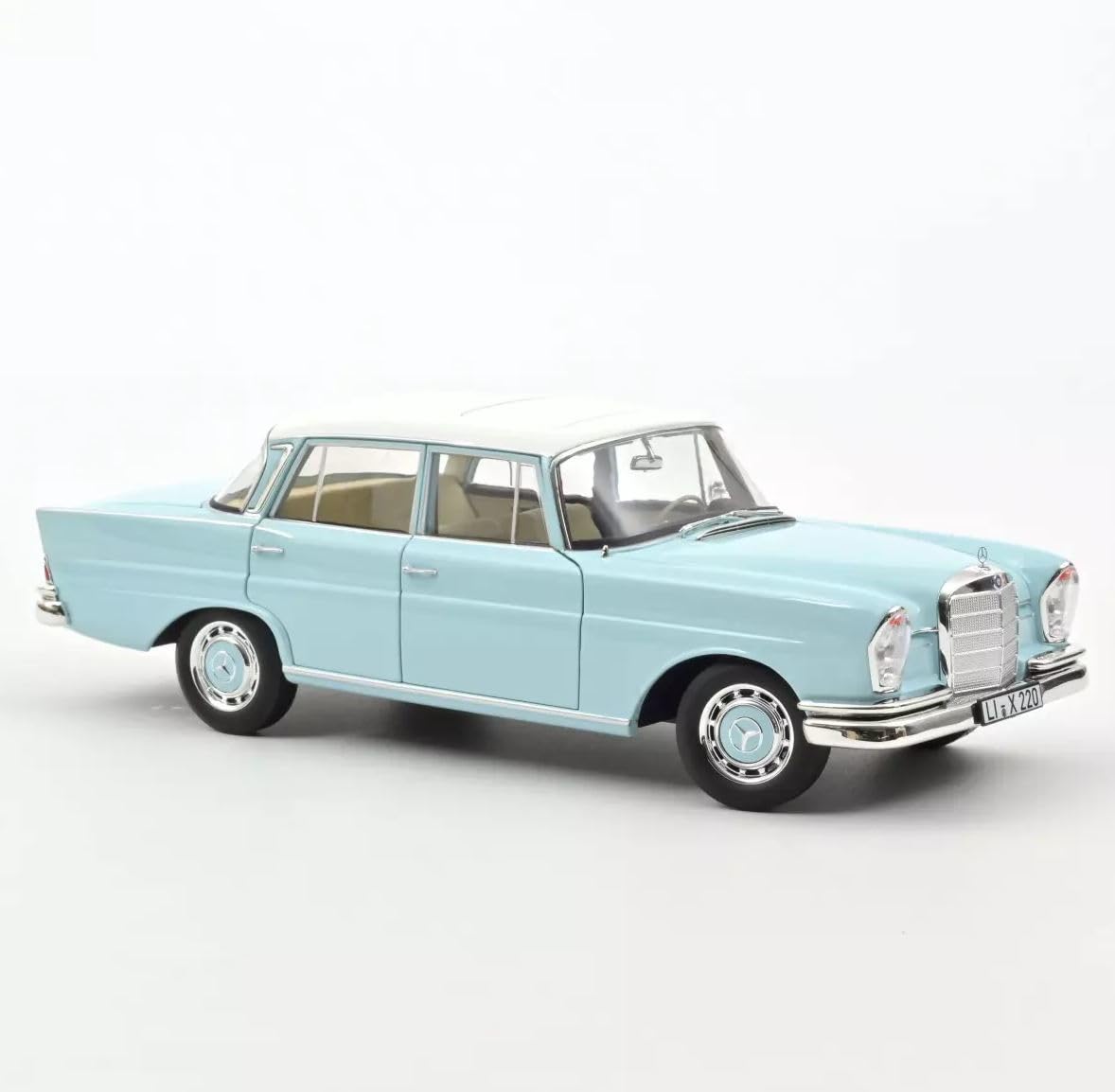 Amazon | ノレブ 1/18 メルセデスベンツ 220 S 1965 ライトブルー フル