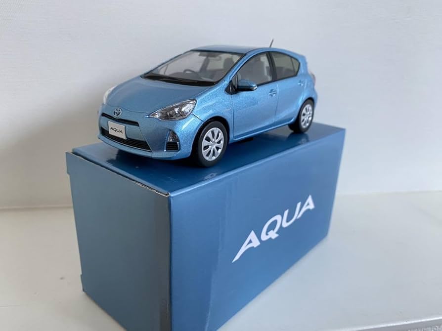 Amazon | 込み 初代 アクア ミニカー 1/30 クールソーダメタリック 8V7