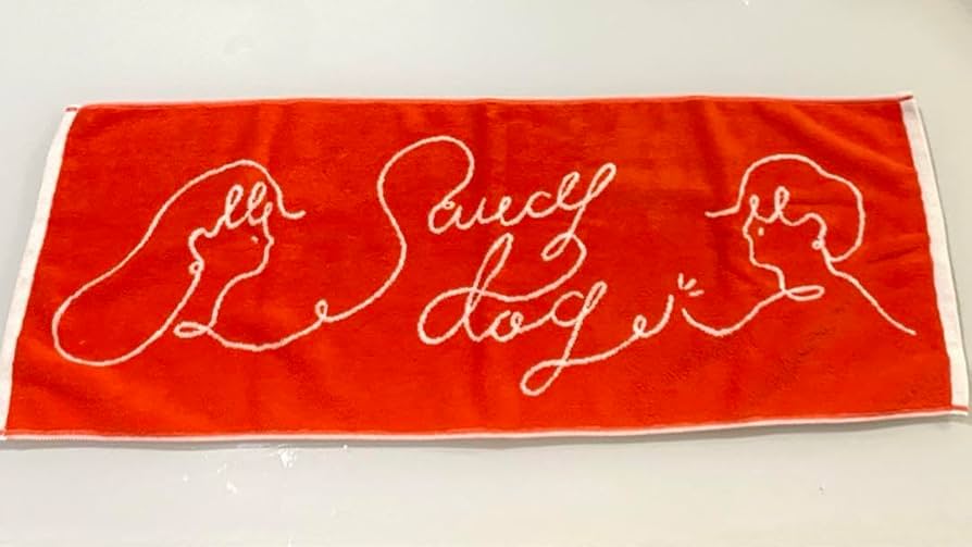 Amazon.co.jp: サウシードッグ ライブ タオル 赤 白 Saucy Dog