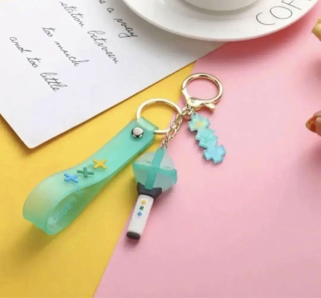 Amazon.co.jp: TxTペンライト キーホルダー キーリング : ファッション