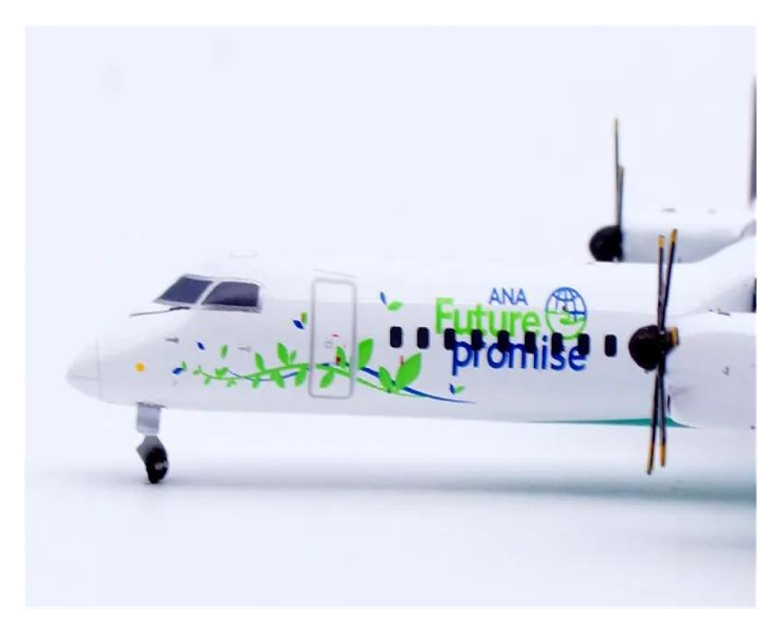 Amazon.co.jp: ミニチュアカー 1:400 ANA 全日空ボンバルディア