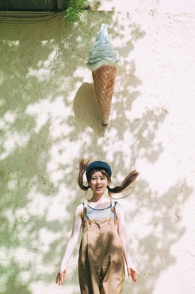 Amazon.co.jp: 乃木坂46 筒井あやめ 1st写真集 感情の隙間 : 細居