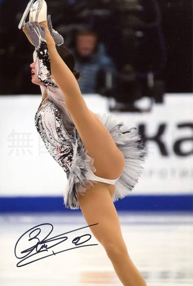 Amazon.co.jp: 〇 アリーナザギトワ 直筆サインフォト/写真 フィギュア