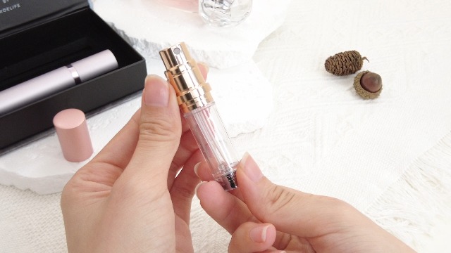 Amazon.co.jp: アトマイザー 【anan掲載・21カラー展開・ワンタッチ