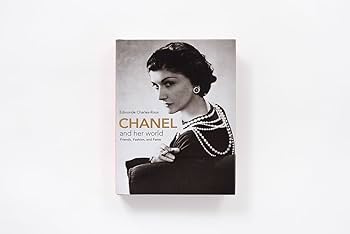 Chanel and Her World: Charles-Roux, Edmonde: 9780865651593: Amazon