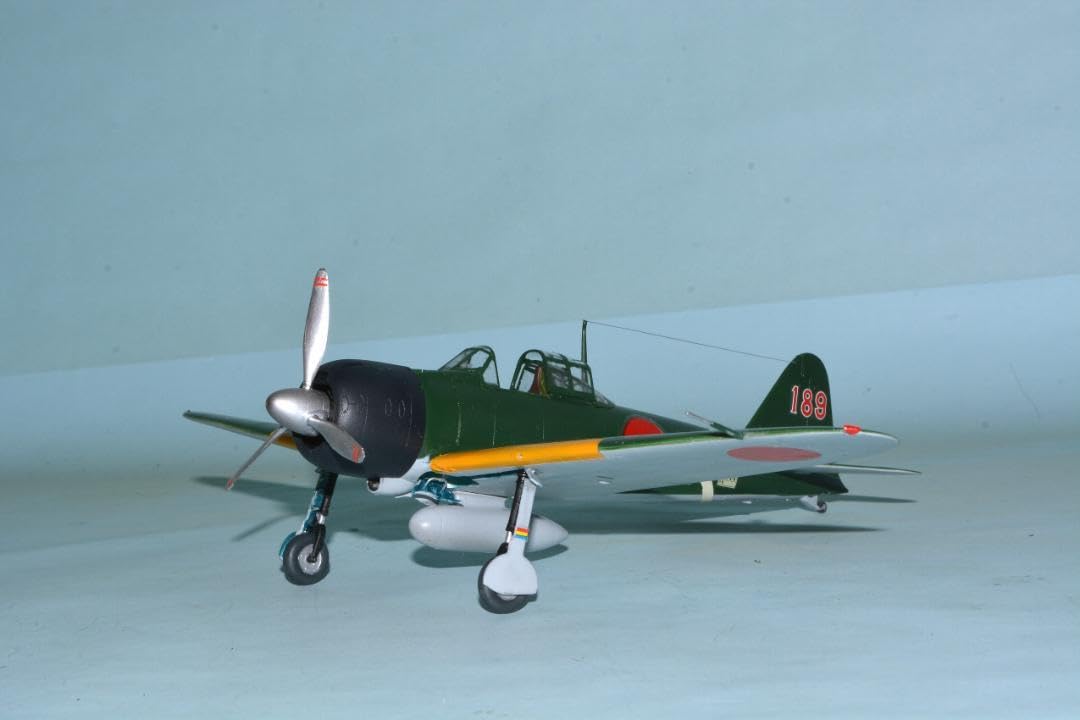 Amazon.co.jp: 完成品 148 海軍 零式艦上戦闘機22型 第582海軍航空隊
