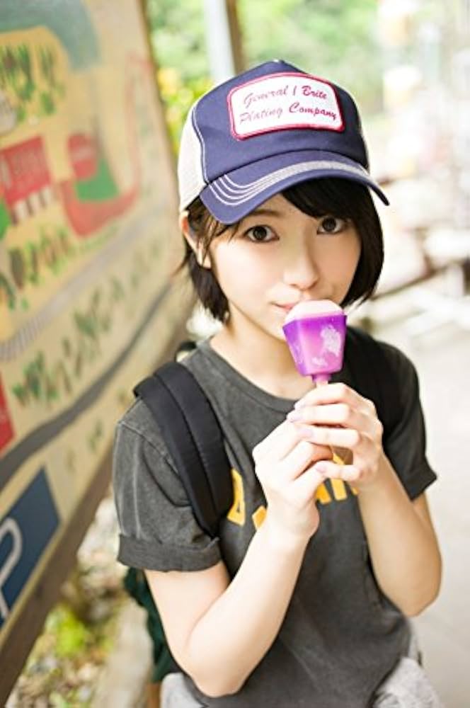 Amazon.co.jp: 浜辺美波写真集 voyage : 浜辺 美波, 細居 幸次郎: 本