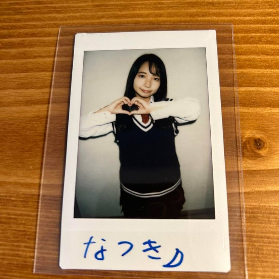 Amazon.co.jp: 星乃夏月 直筆サイン入りチェキ5枚セット : おもちゃ