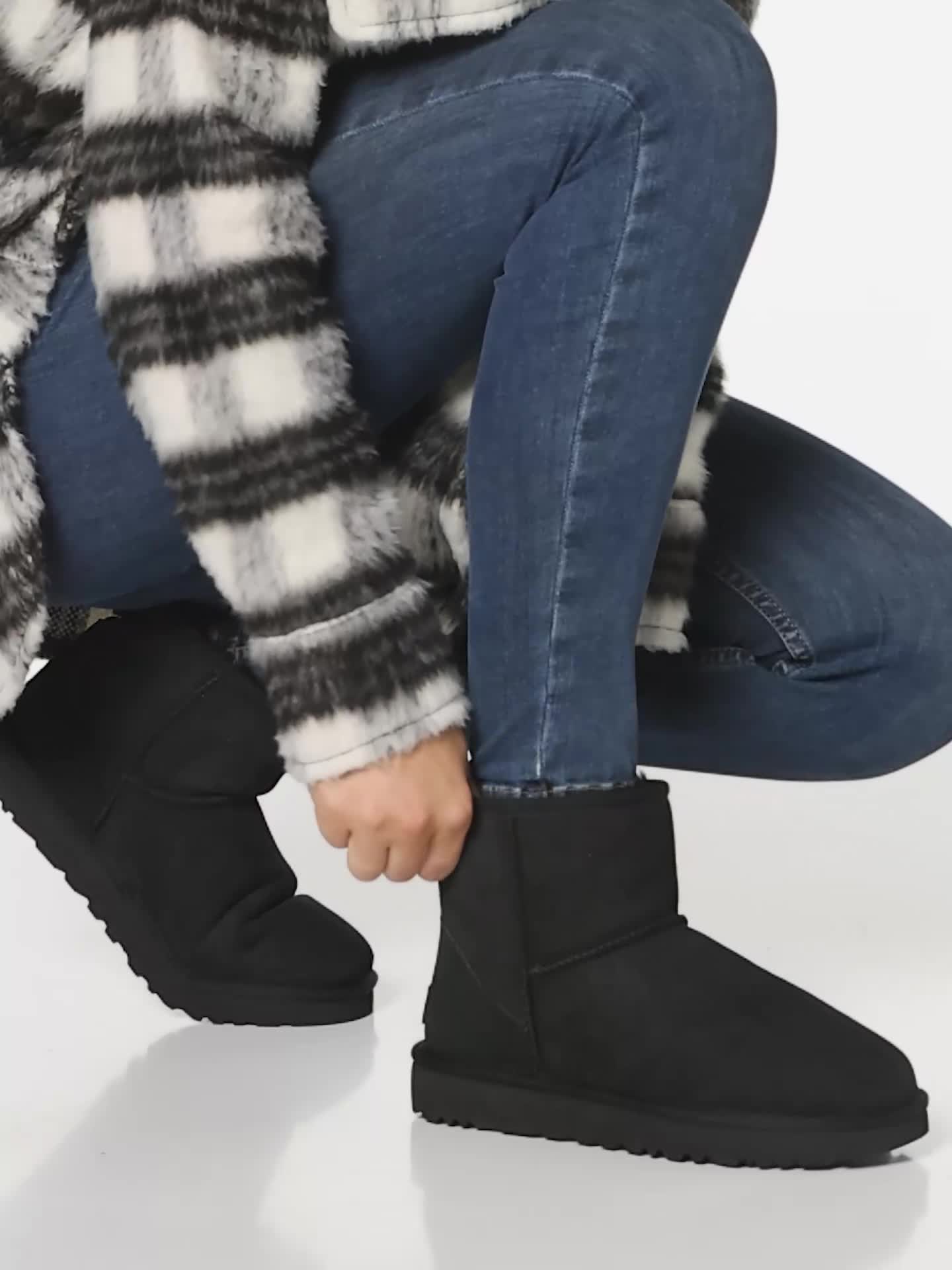 Amazon.com | UGG Women's Classic Mini Ii Boot, Black, 05 | Shoes