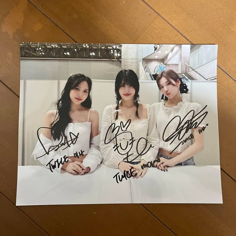 Amazon.co.jp: twice MISAMO 大判 写真 サイン 入り サナ モモ ミナ