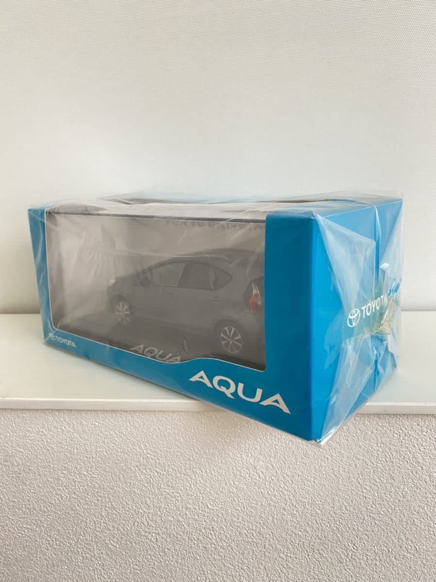 Amazon | トヨタ アクア ミニカー 1／30 グレーメタリック 1G3 カラー