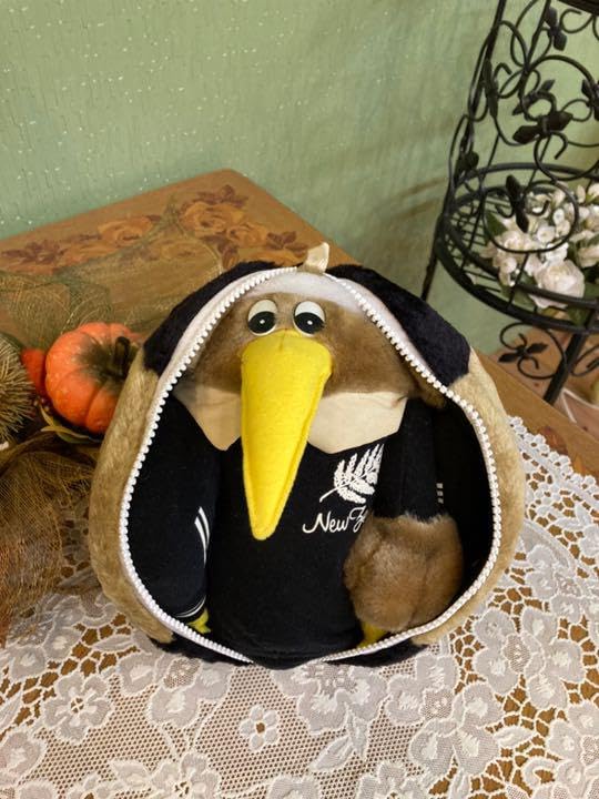 Amazon.co.jp: キウイバード ラグビーボール型 ぬいぐるみ