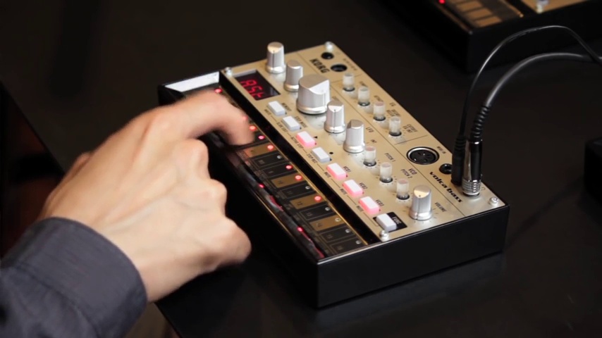 Amazon.com: Korg Volca Bass Analog Synthesizer w/Three Oscillators