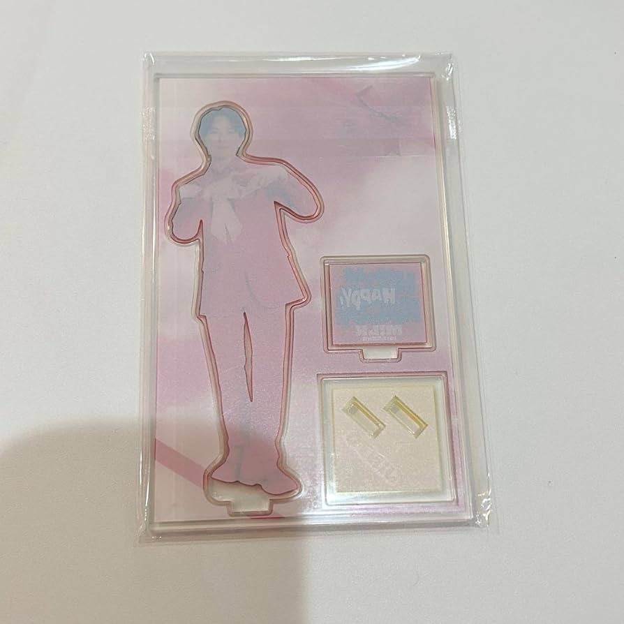 Amazon.co.jp: m!lk 吉田仁人 アクスタ 赤衣装 ハハハッピー : おもちゃ