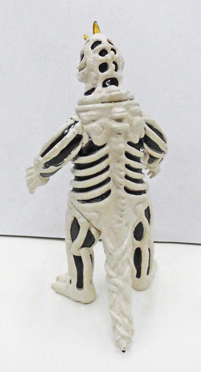 Amazon.co.jp: 怪獣ソフビ 亡霊怪獣シーボーズ [白] (1983) : おもちゃ