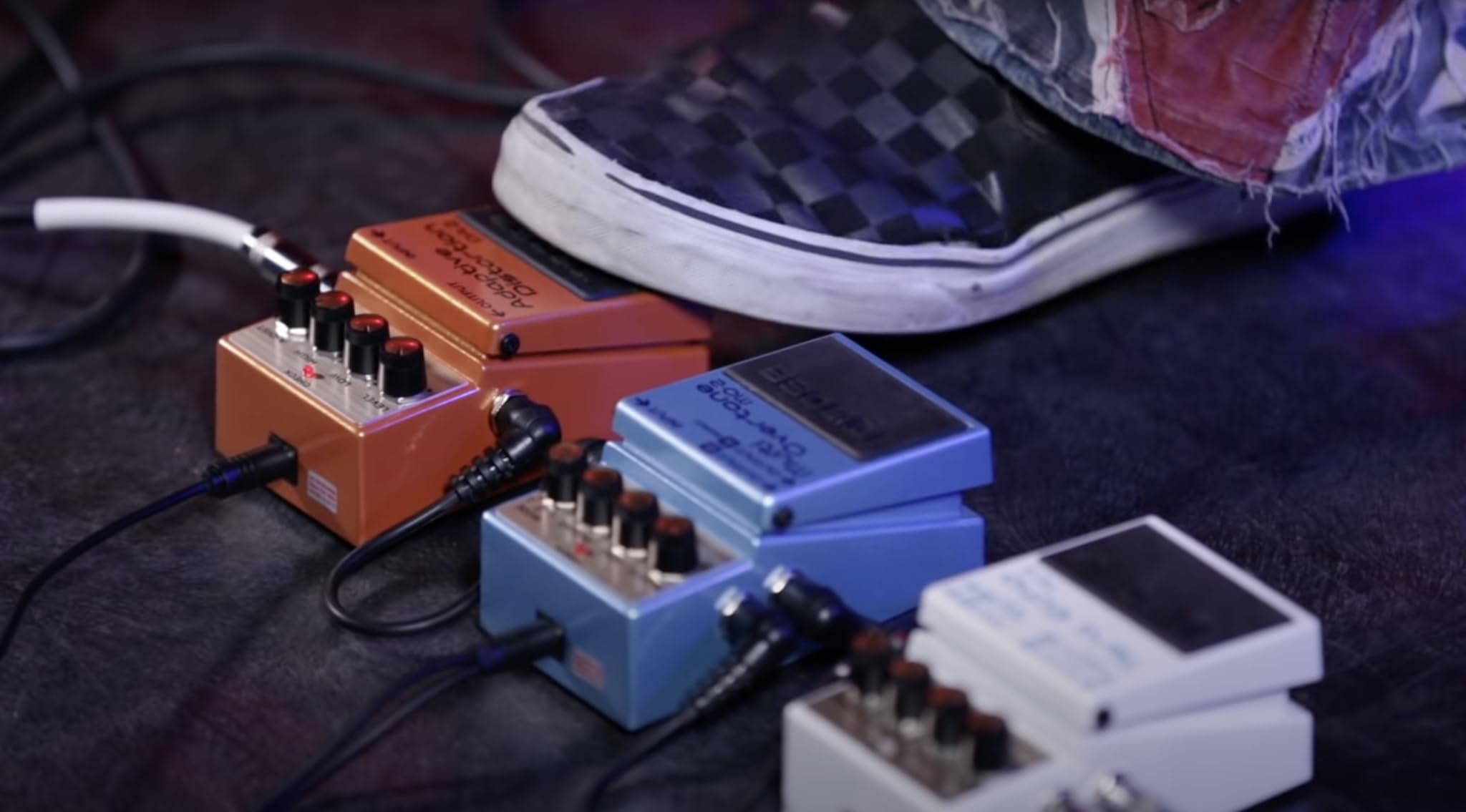 Amazon.com: BOSS MO-2 Multi Overtone Guitar Pedal (MO-2) : Musical