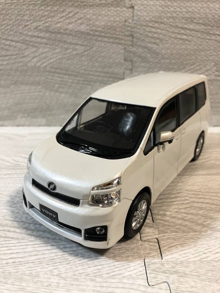 Amazon | 1/24 トヨタ 旧型ヴォクシー VOXY 後期 非売品 カラー