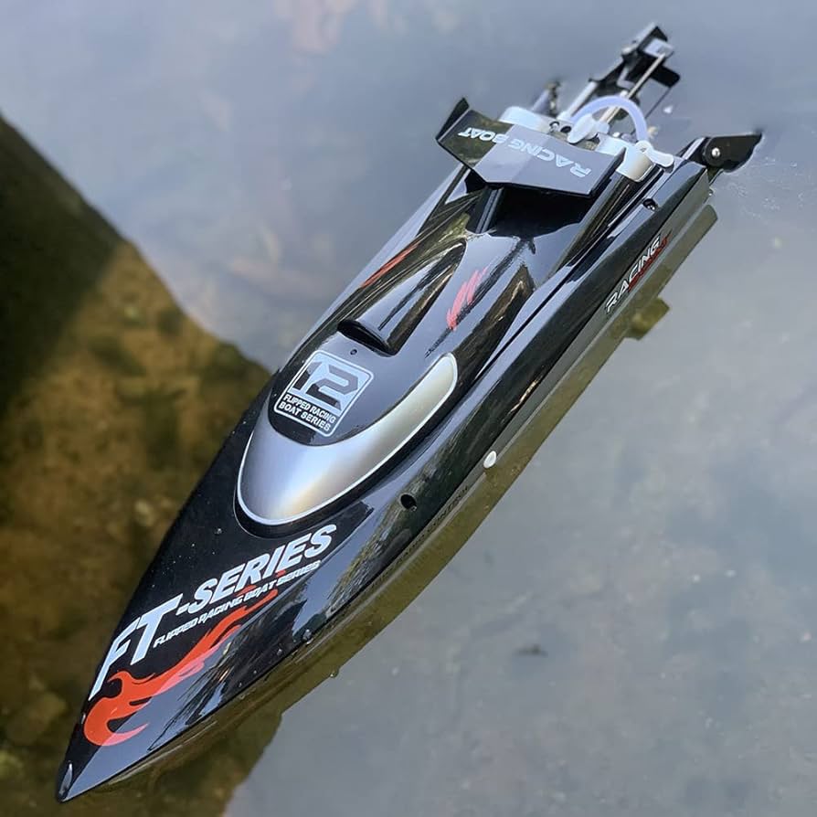 Amazon.co.jp: 大型レーシング高速ボート2.4GHz 4CH 45KM / H