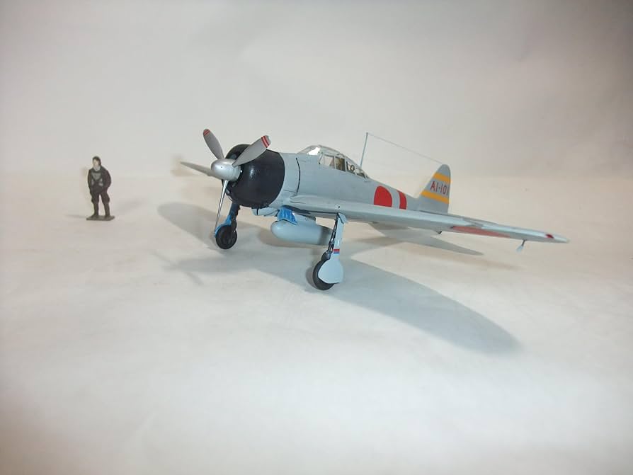 Amazon | 完成品 日本海軍零戦21型艦上戦闘機 空母 赤城 搭載機 縮尺