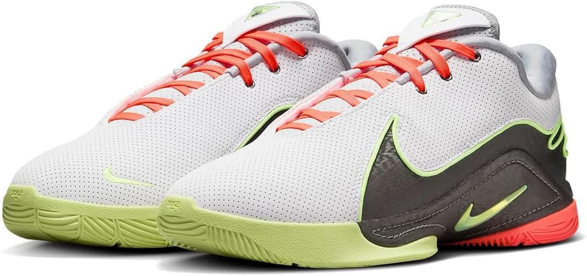 Amazon | [ナイキ] レブロン 22 