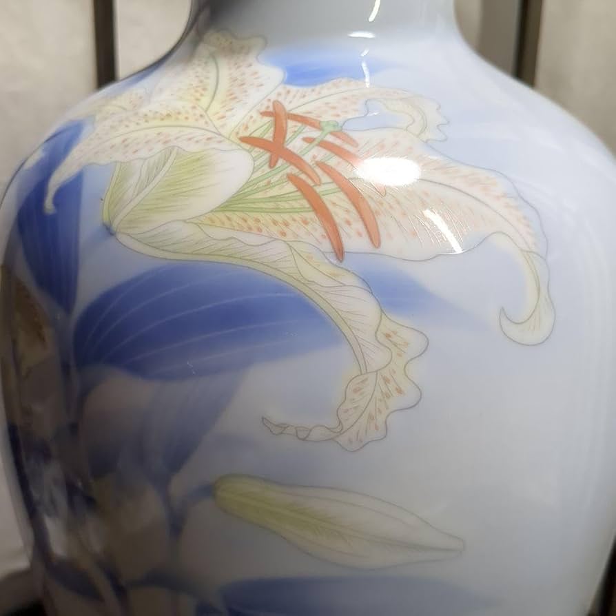 Amazon.co.jp: 深川製磁 宮内庁御用達 官窯染付 花鳥紋百合に雀 花瓶1