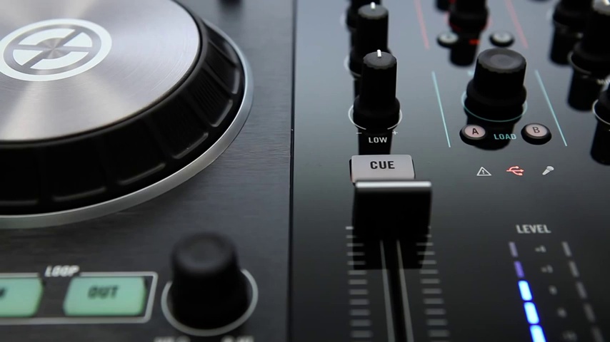 Amazon.com: Native Instruments Traktor Kontrol S2 MK2 DJ